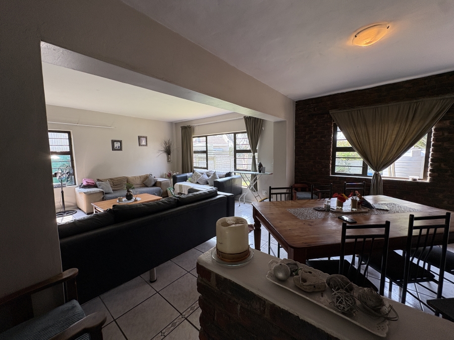 4 Bedroom Property for Sale in Beacon Bay Eastern Cape
